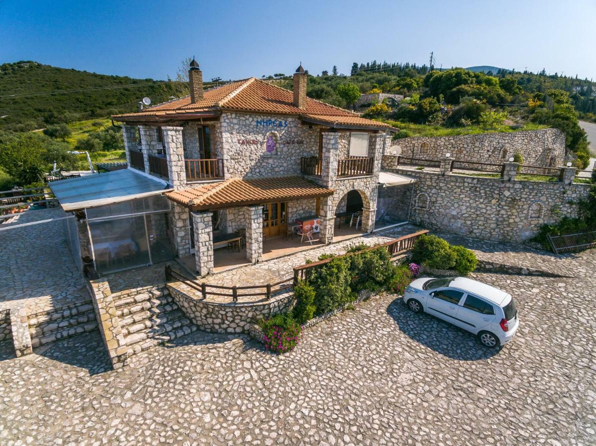 Nireas : Stone Villa Orthoniaí Exterior foto
